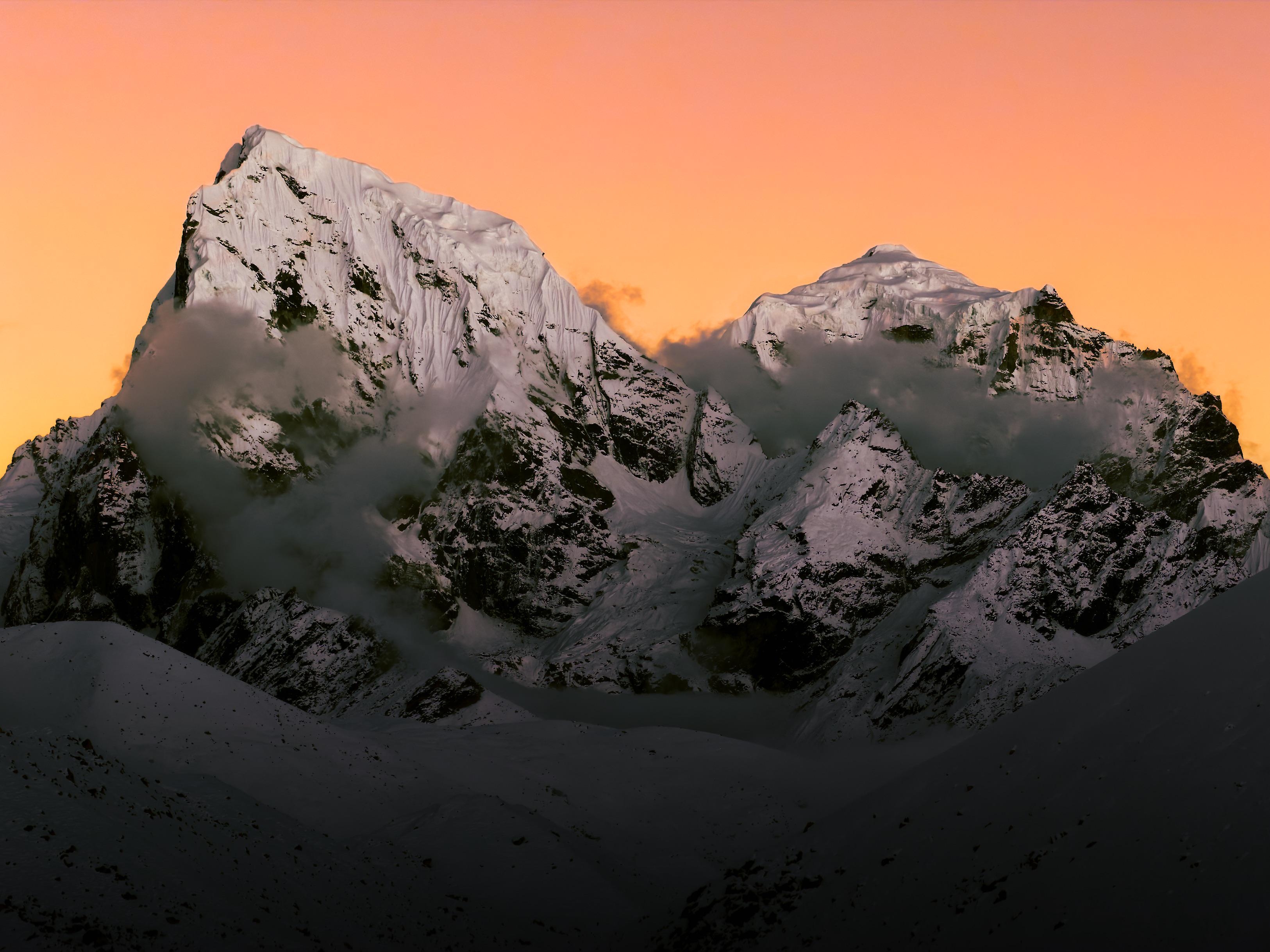 Cholatse Peak Climbing