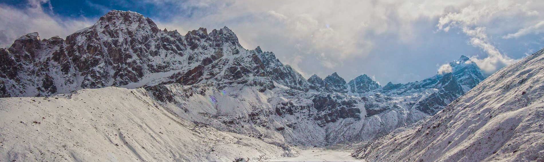 Everest base camp via Gokyo lakes, a clever choice