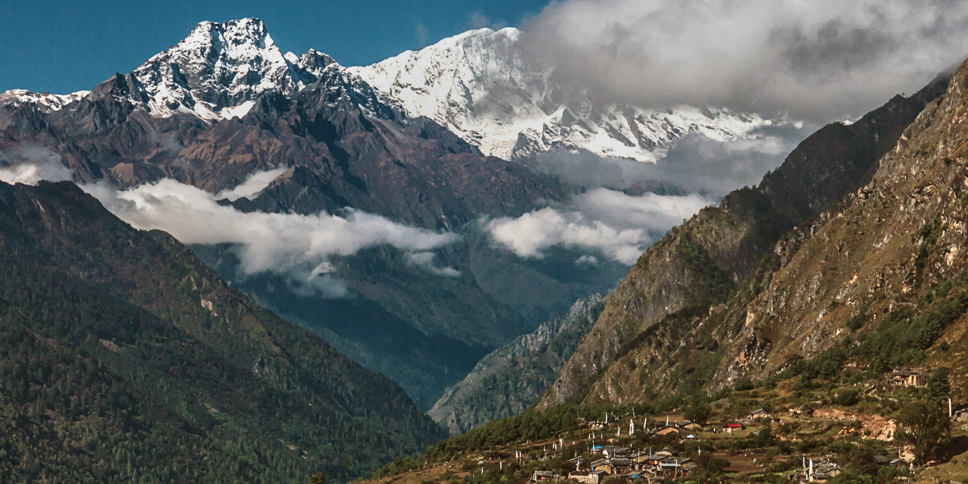 Manaslu Tsum valley trek